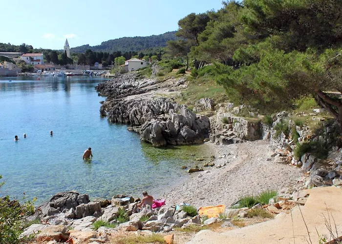 With A Parking Space 木洛希尼